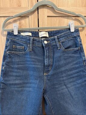 Women’s Universal Thread High-Rise Dark Blue Jeans - 6/28 - Regular